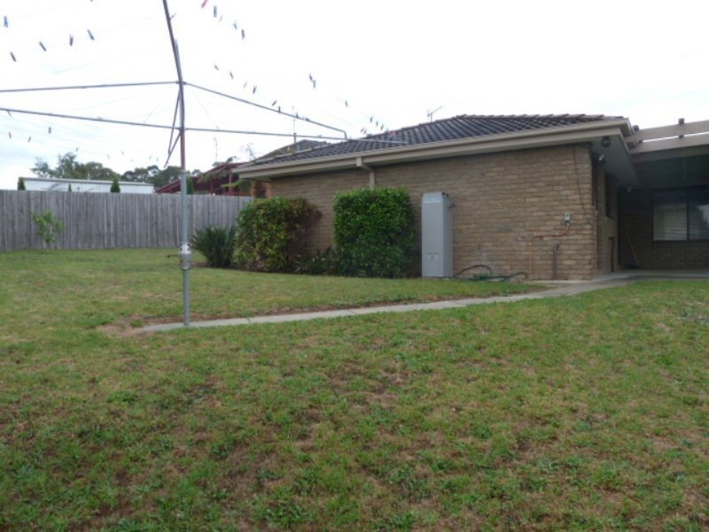 7 Leonis Court, Moe VIC 3825