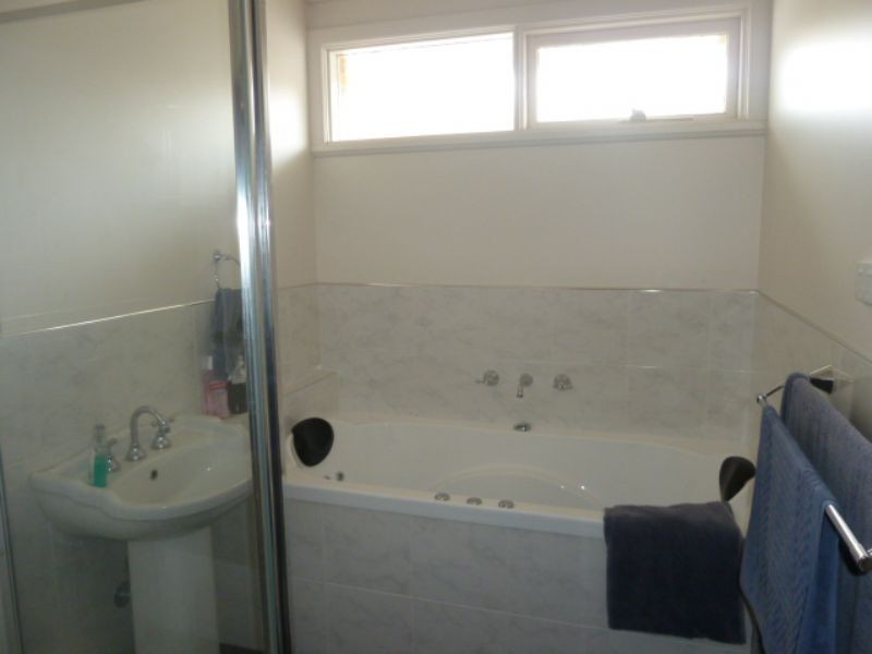 7 Malnhan Crescent, Newborough VIC 3825