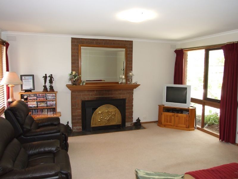 10 Crowe Court, Newborough VIC 3825