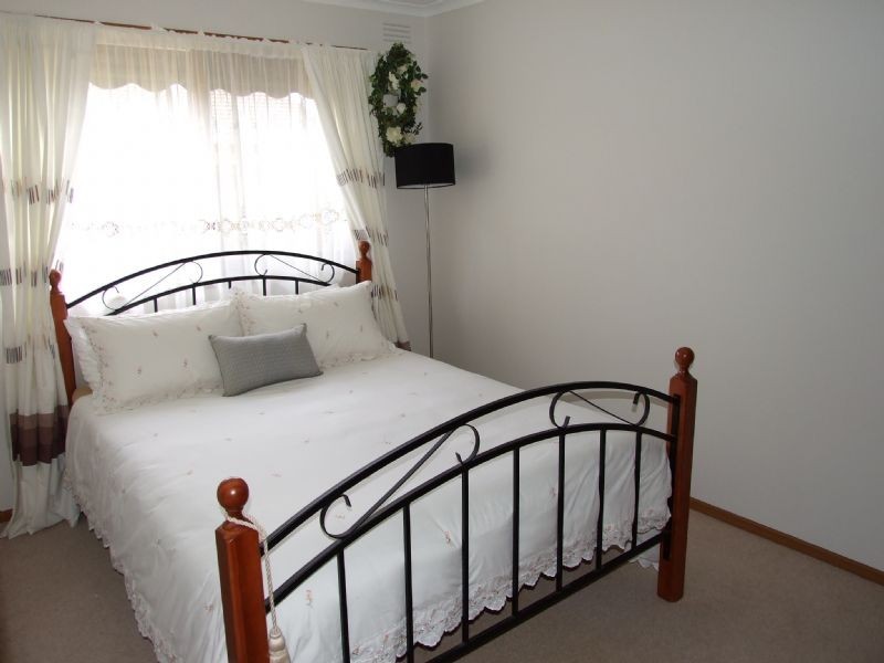 10 Crowe Court, Newborough VIC 3825