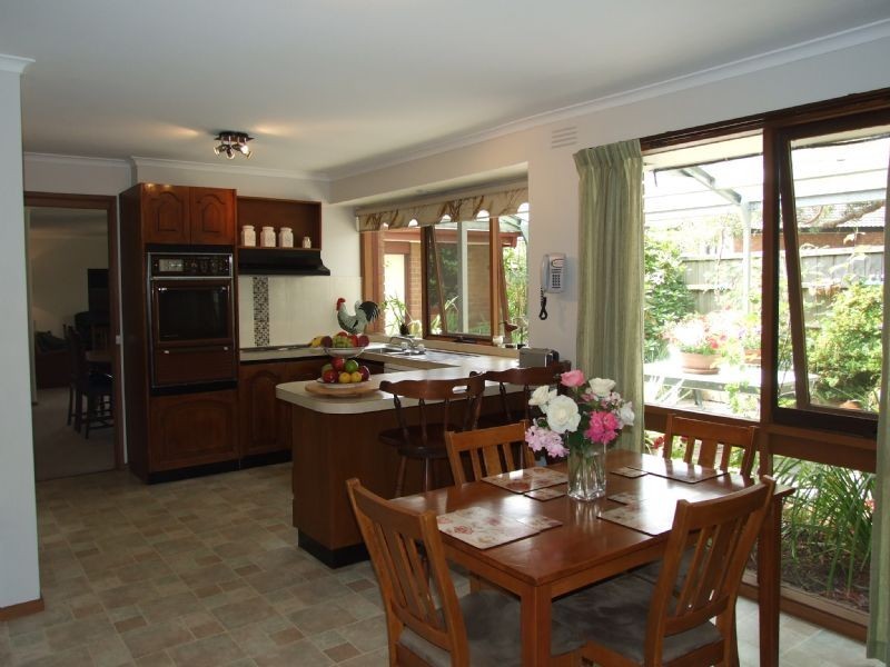 10 Crowe Court, Newborough VIC 3825