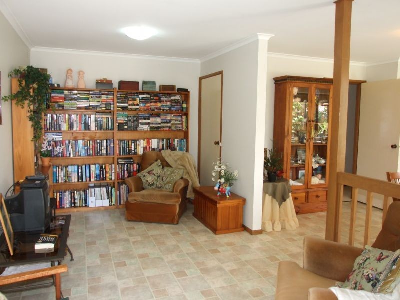 10 Crowe Court, Newborough VIC 3825