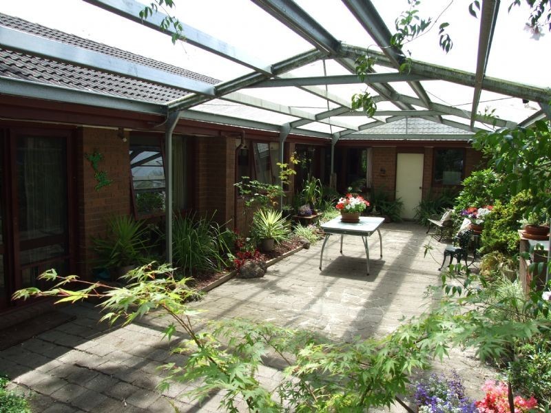 10 Crowe Court, Newborough VIC 3825