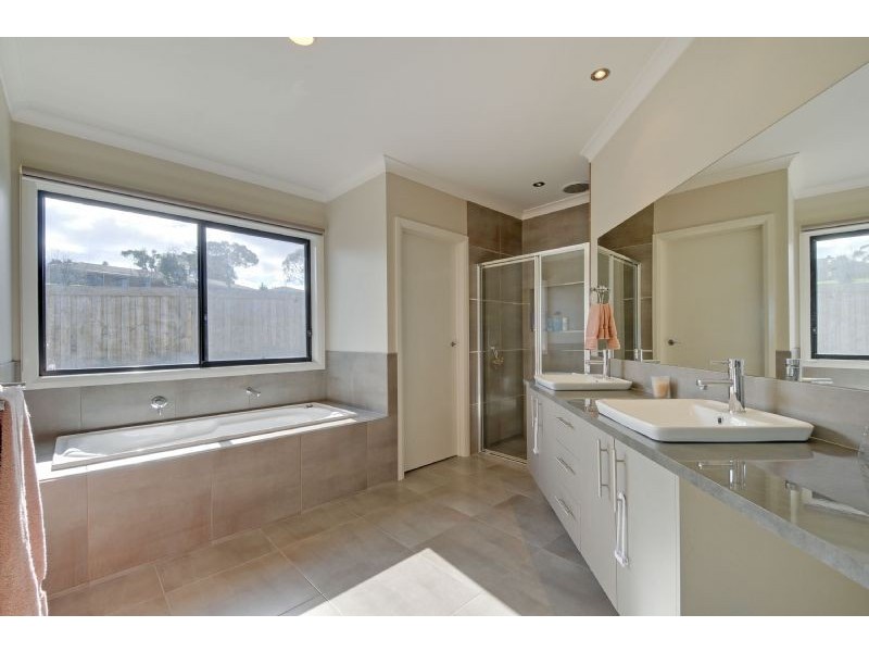 15 Hollander Drive, Yallourn North VIC 3825