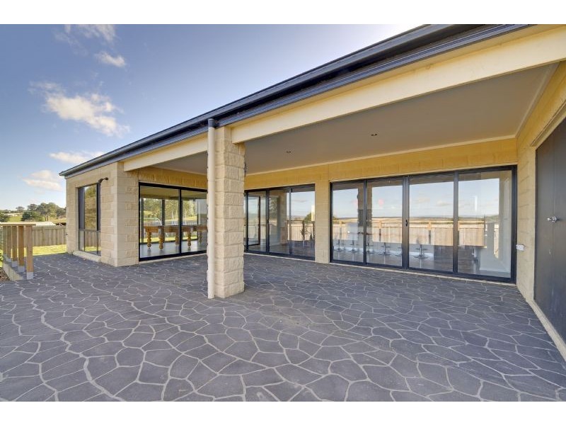 15 Hollander Drive, Yallourn North VIC 3825