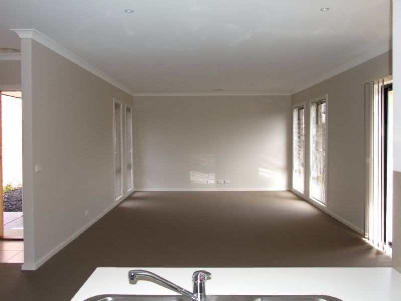 2/64 Service Road, Moe VIC 3825