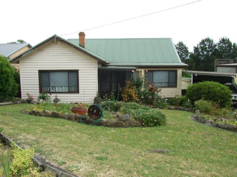 7 Chamberlain Road, Newborough VIC 3825