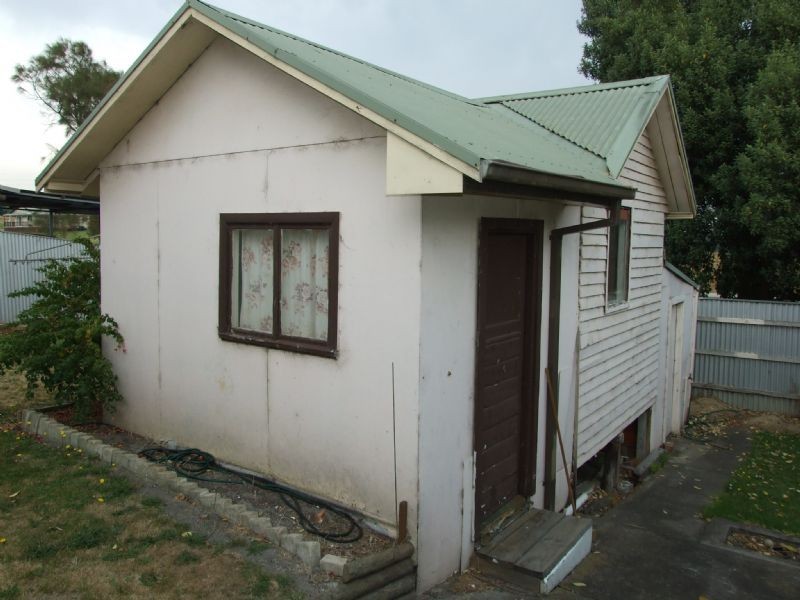 7 Chamberlain Road, Newborough VIC 3825