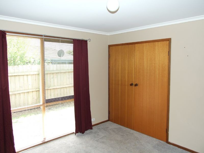17 Randall Crescent, Moe VIC 3825