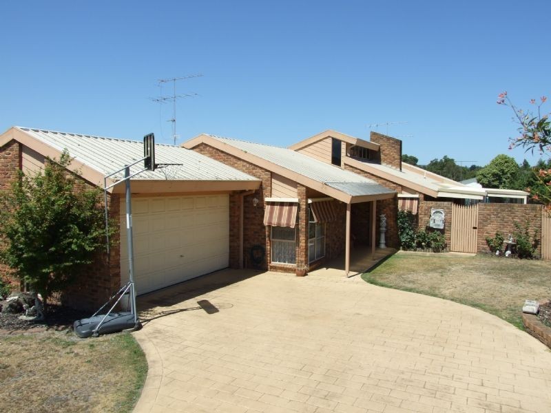 4 Sherwood Court, Newborough VIC 3825