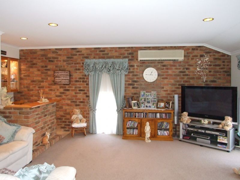 4 Sherwood Court, Newborough VIC 3825