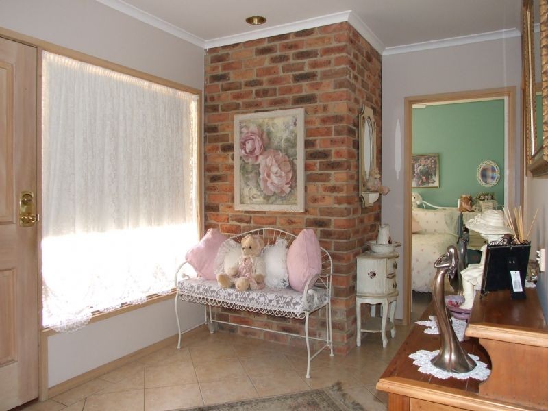 4 Sherwood Court, Newborough VIC 3825