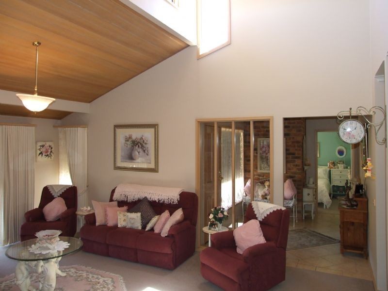 4 Sherwood Court, Newborough VIC 3825