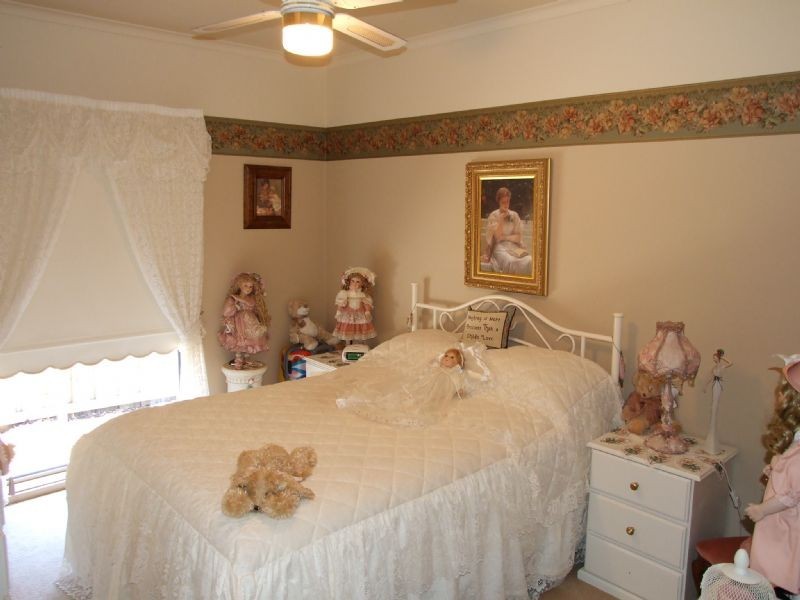 4 Sherwood Court, Newborough VIC 3825