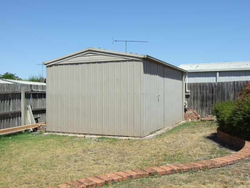 4 Sherwood Court, Newborough VIC 3825
