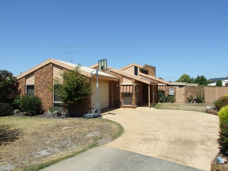 4 Sherwood Court, Newborough VIC 3825