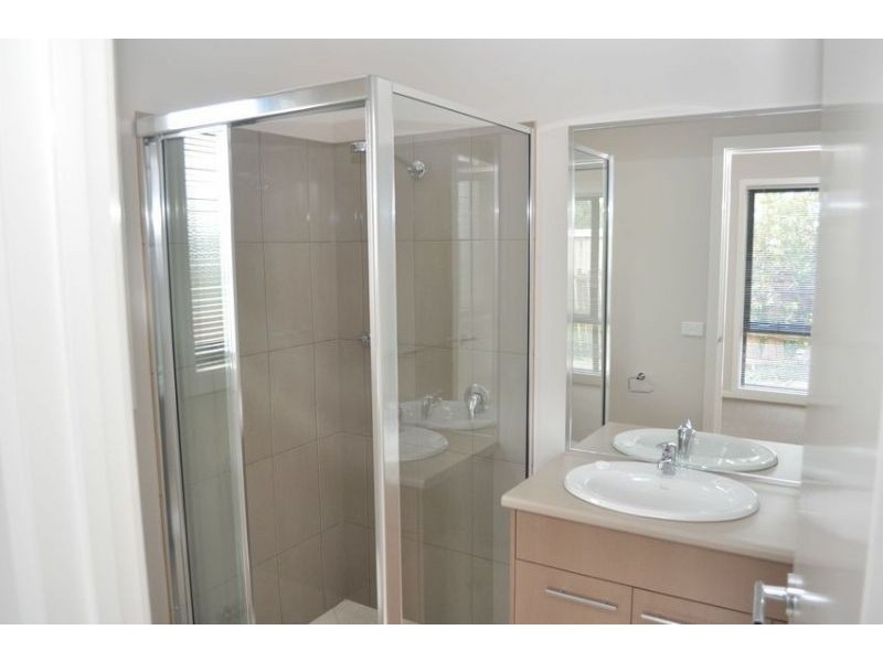 2/64 Service Road, Moe VIC 3825