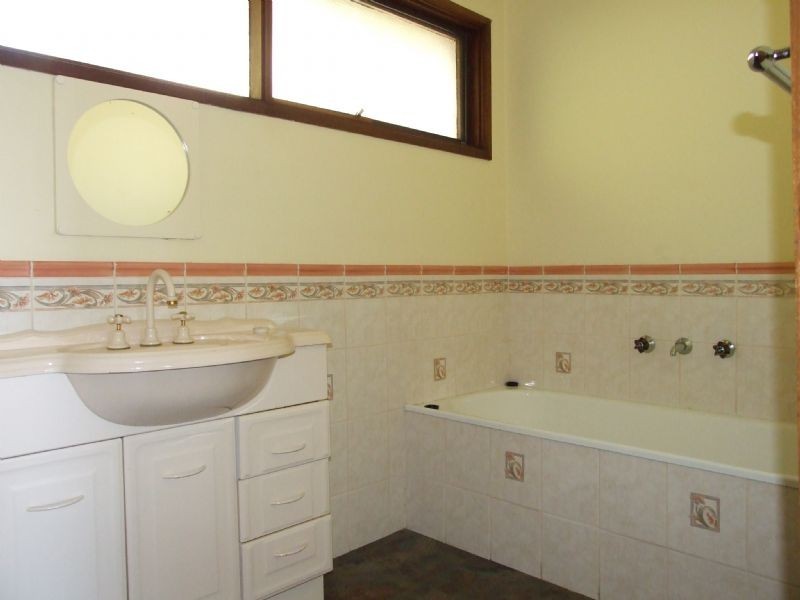 90 Fowler Street, Moe VIC 3825