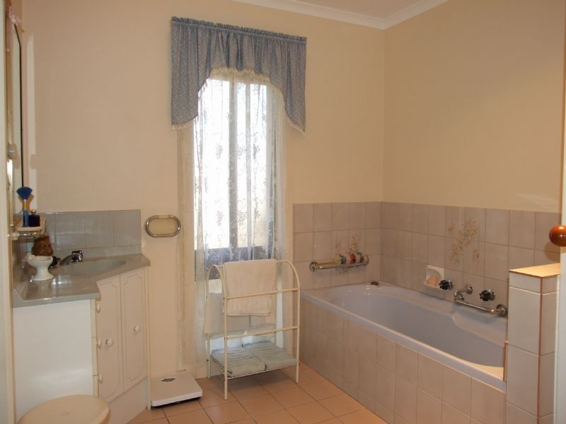 1/4 Baxter Court, Moe VIC 3825