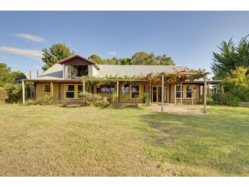 1004 Moe Willow Grove Road, Willow Grove VIC 3825