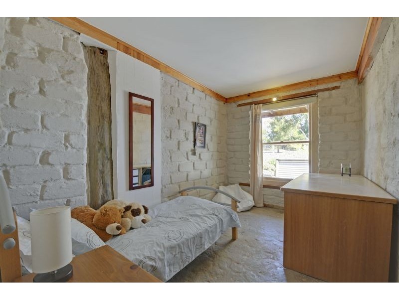 1004 Moe Willow Grove Road, Willow Grove VIC 3825