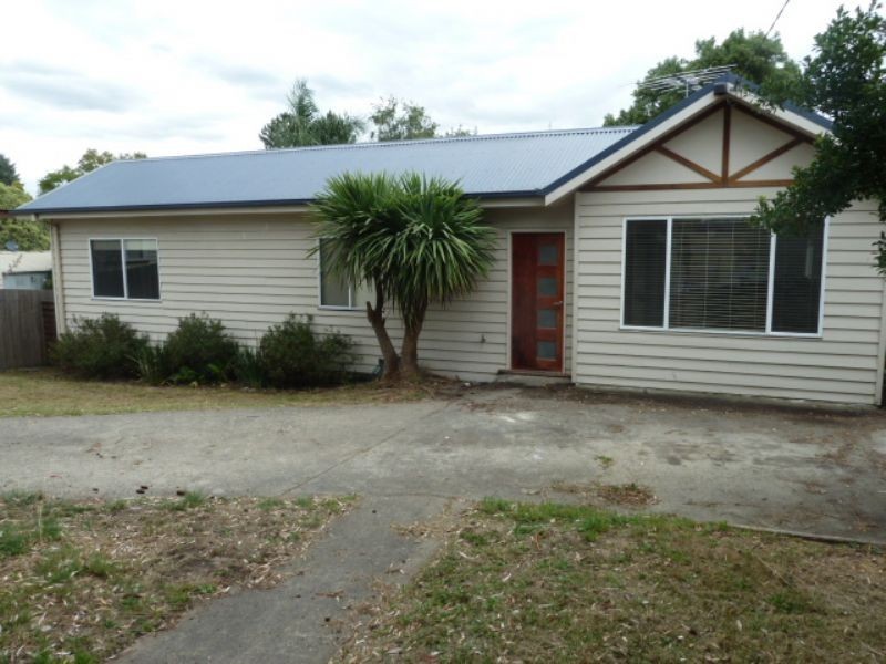 17 Durham Road, Newborough VIC 3825