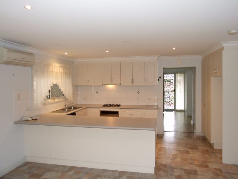 4/25 Ollerton Avenue, Newborough VIC 3825