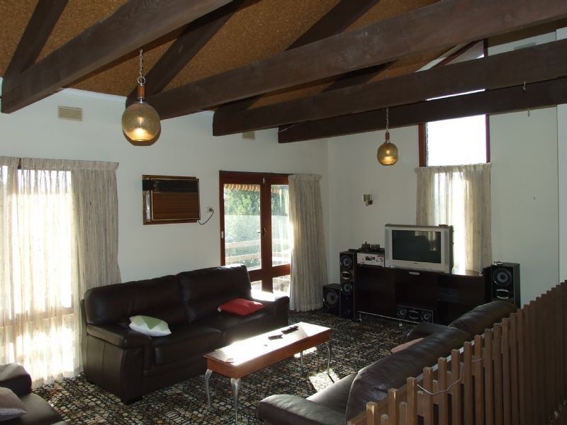 33 Smallburn Avenue, Newborough VIC 3825