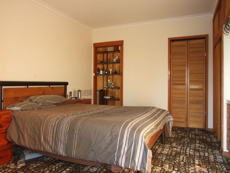33 Smallburn Avenue, Newborough VIC 3825
