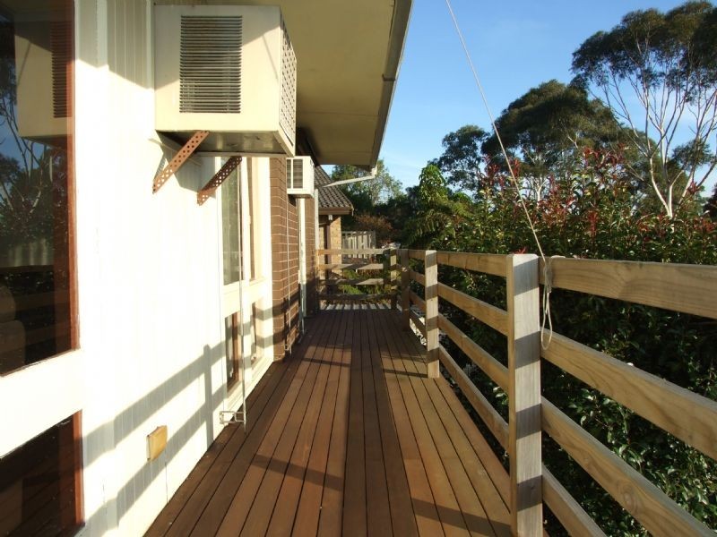 33 Smallburn Avenue, Newborough VIC 3825