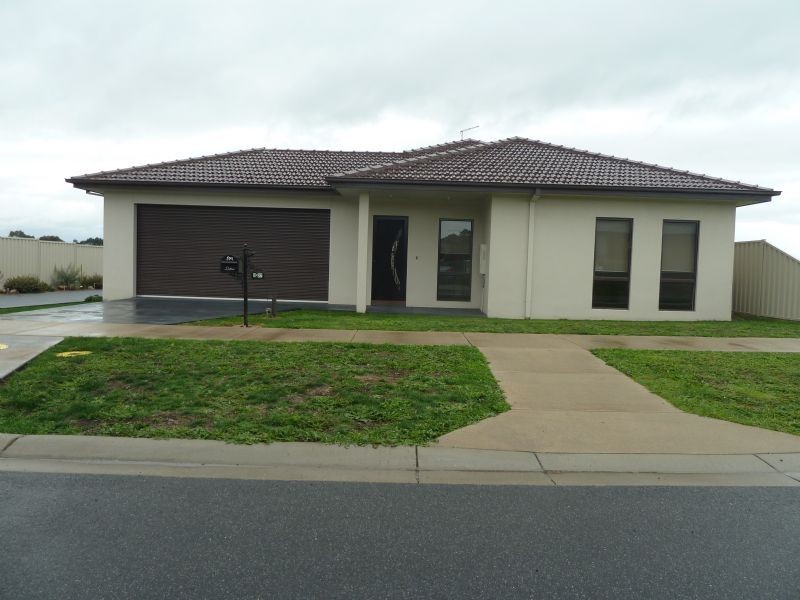 2/27 Sweetwater Place, Moe VIC 3825