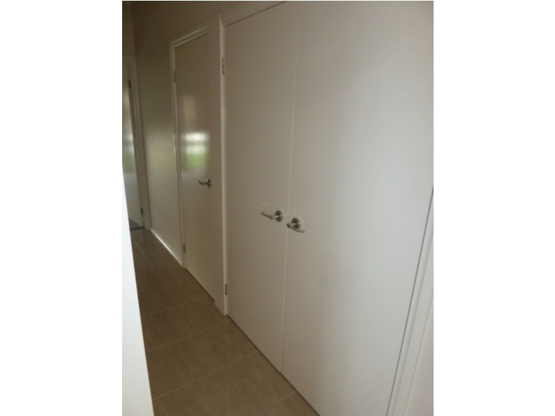 2/27 Sweetwater Place, Moe VIC 3825