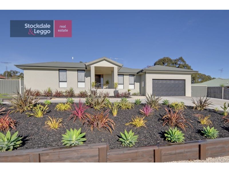 24 Comans Way, Moe VIC 3825