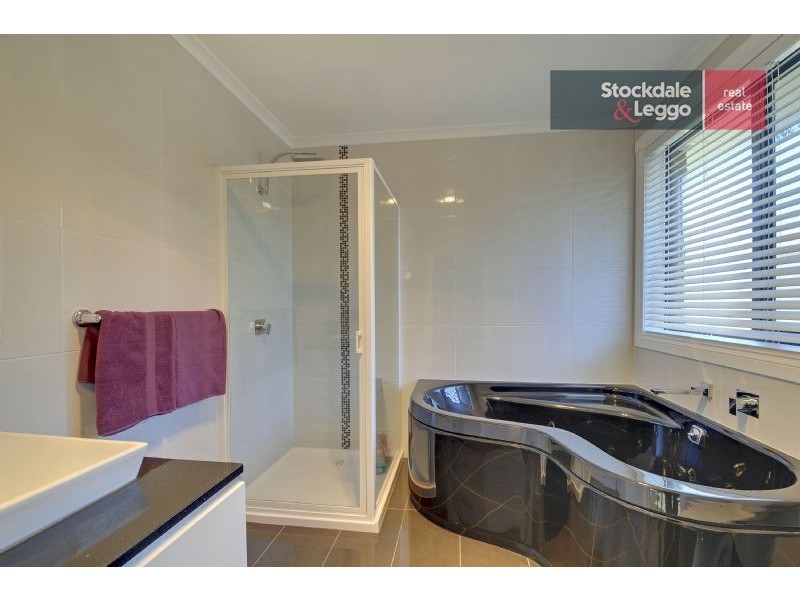24 Comans Way, Moe VIC 3825