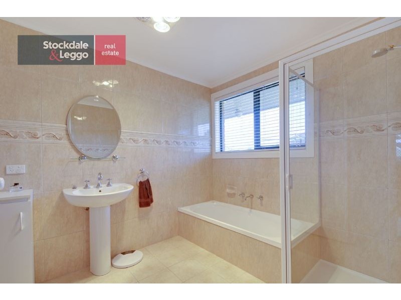 24 Comans Way, Moe VIC 3825