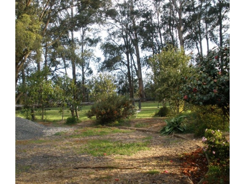 318 Old Coach Road, Moondarra VIC 3825