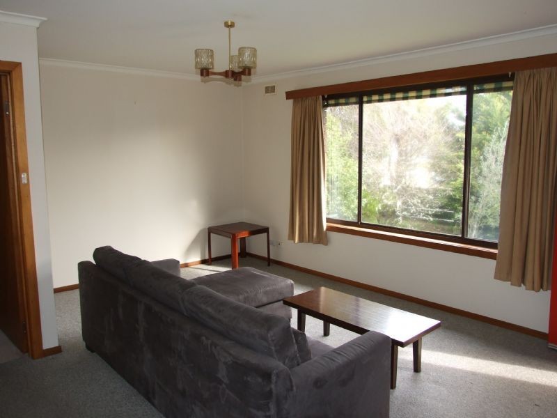 2/2 Joy Street, Newborough VIC 3825