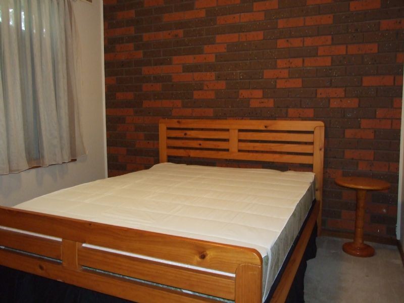 2/2 Joy Street, Newborough VIC 3825