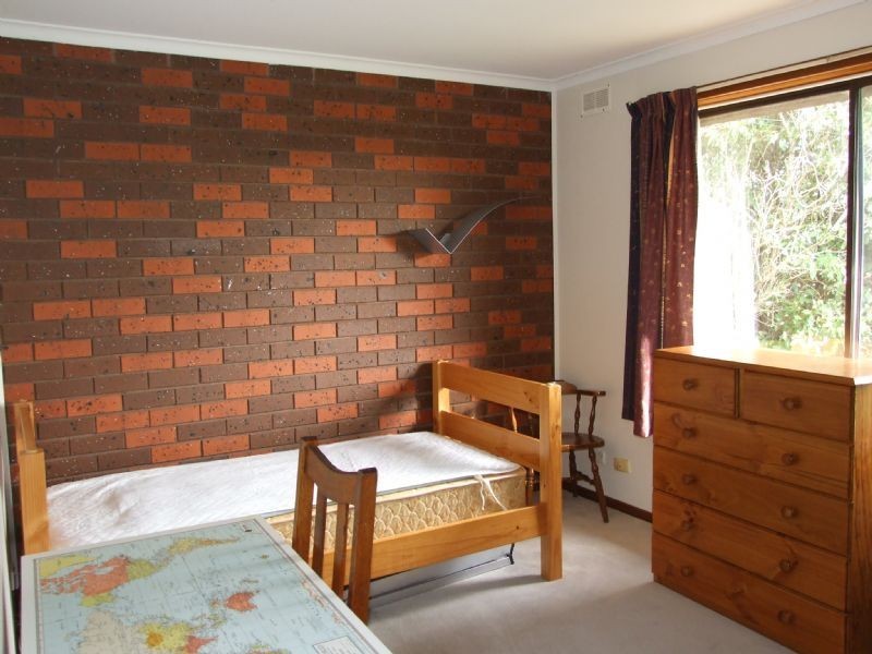 2/2 Joy Street, Newborough VIC 3825