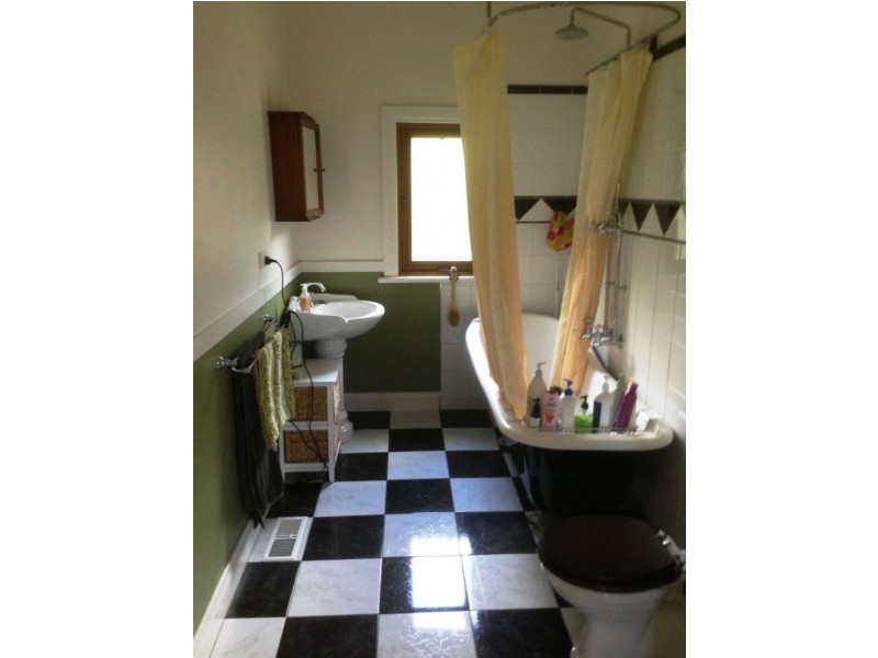 4 Railway Crescent, Moe VIC 3825