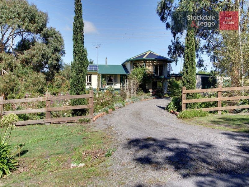 10 Yasmin Drive, Hernes Oak VIC 3825