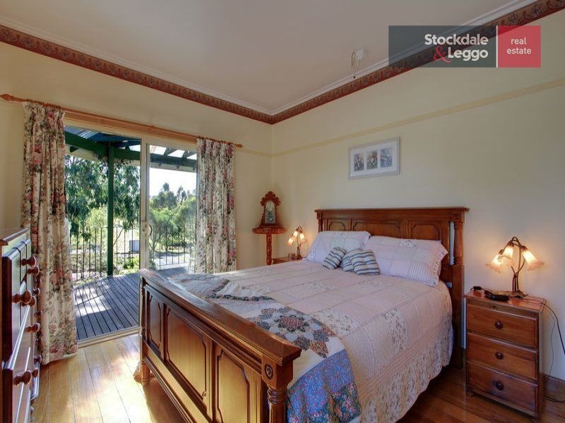 10 Yasmin Drive, Hernes Oak VIC 3825