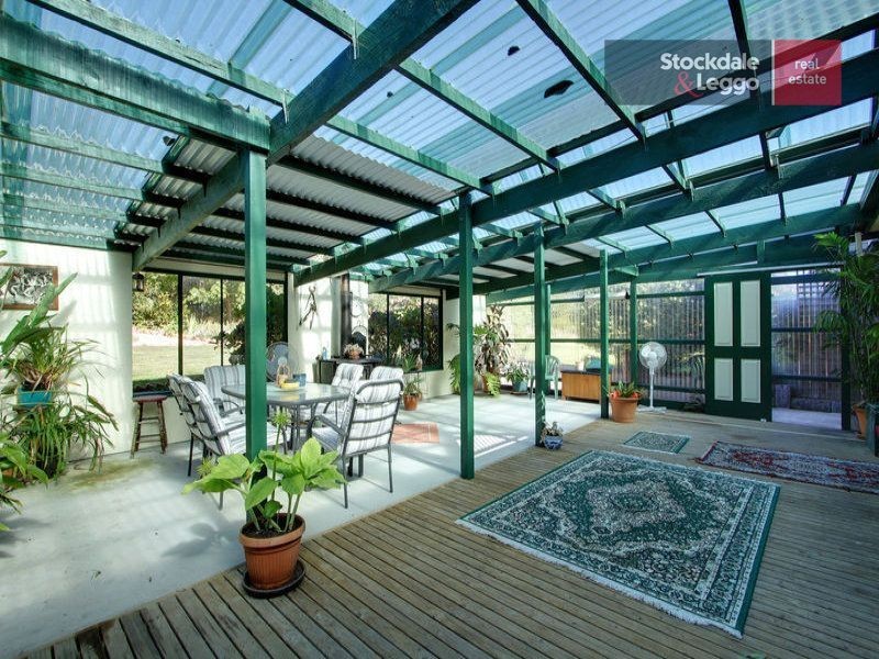 10 Yasmin Drive, Hernes Oak VIC 3825