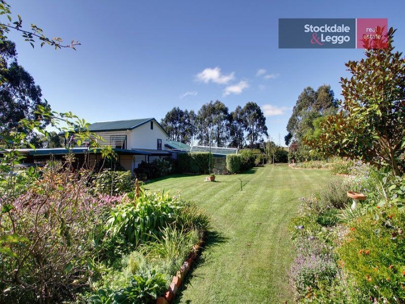 10 Yasmin Drive, Hernes Oak VIC 3825