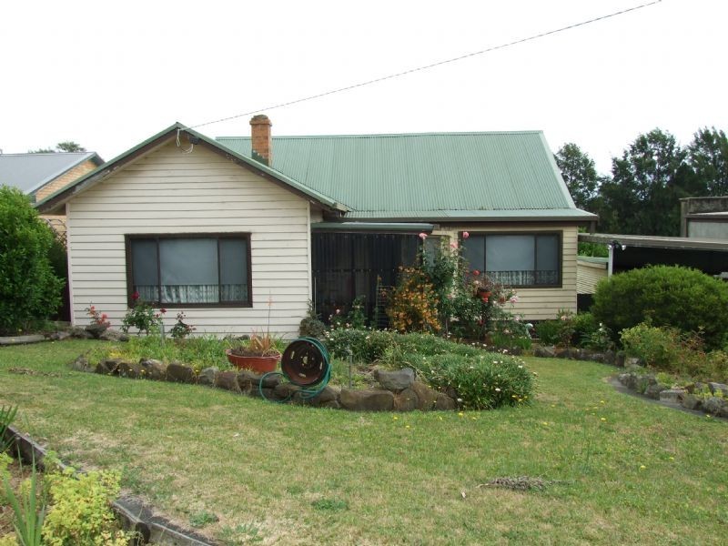 7 Chamberlain Road, Newborough VIC 3825