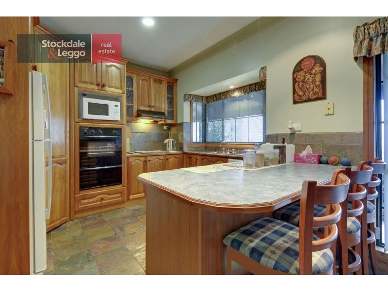 25 Donelan Drive, Hernes Oak VIC 3825