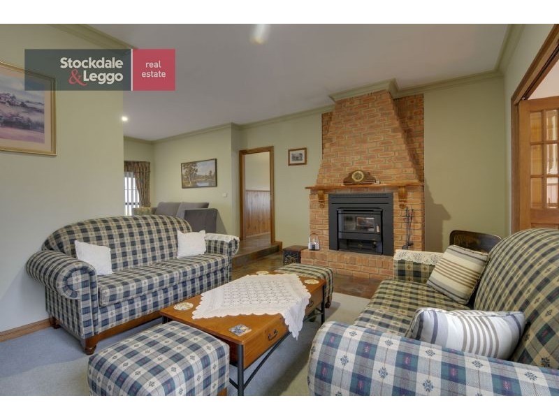 25 Donelan Drive, Hernes Oak VIC 3825