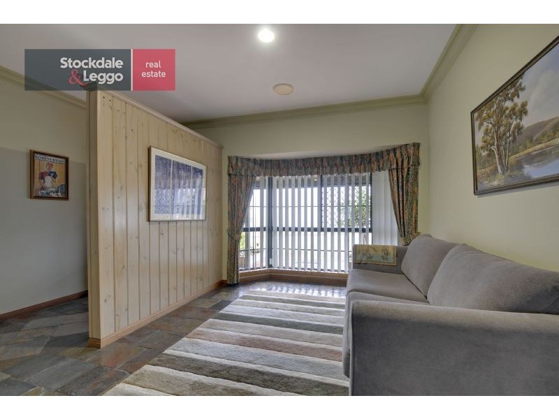 25 Donelan Drive, Hernes Oak VIC 3825