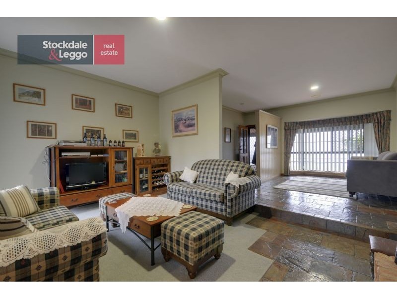 25 Donelan Drive, Hernes Oak VIC 3825