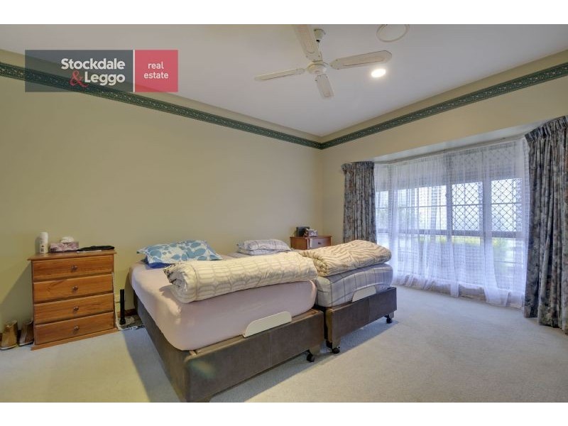 25 Donelan Drive, Hernes Oak VIC 3825